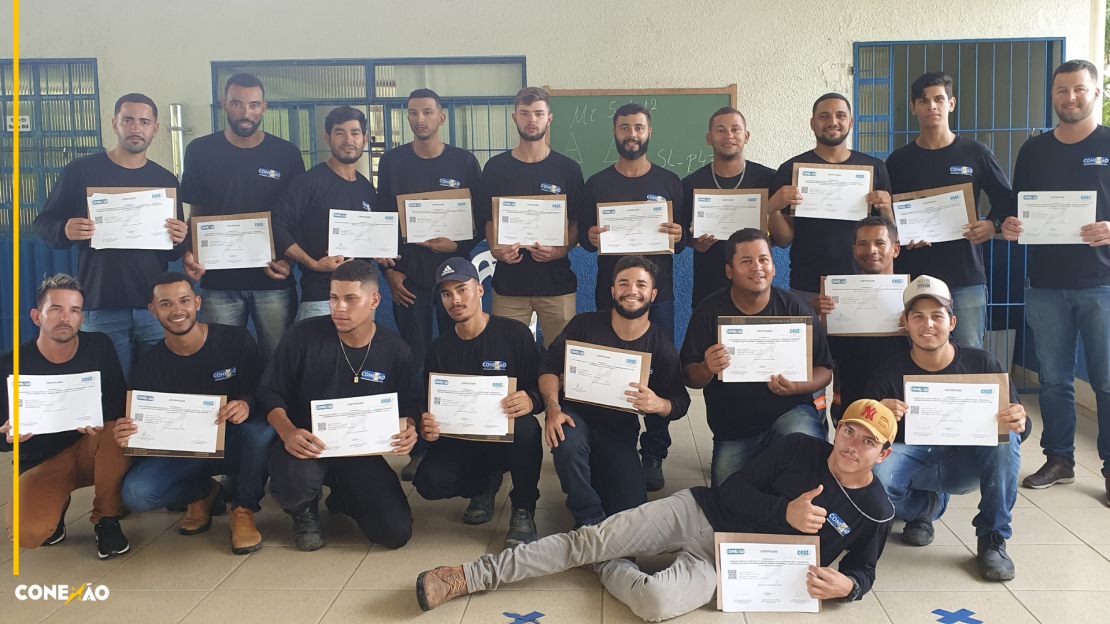 Aconteceu, no dia 16/12, a graduação da última turma de...